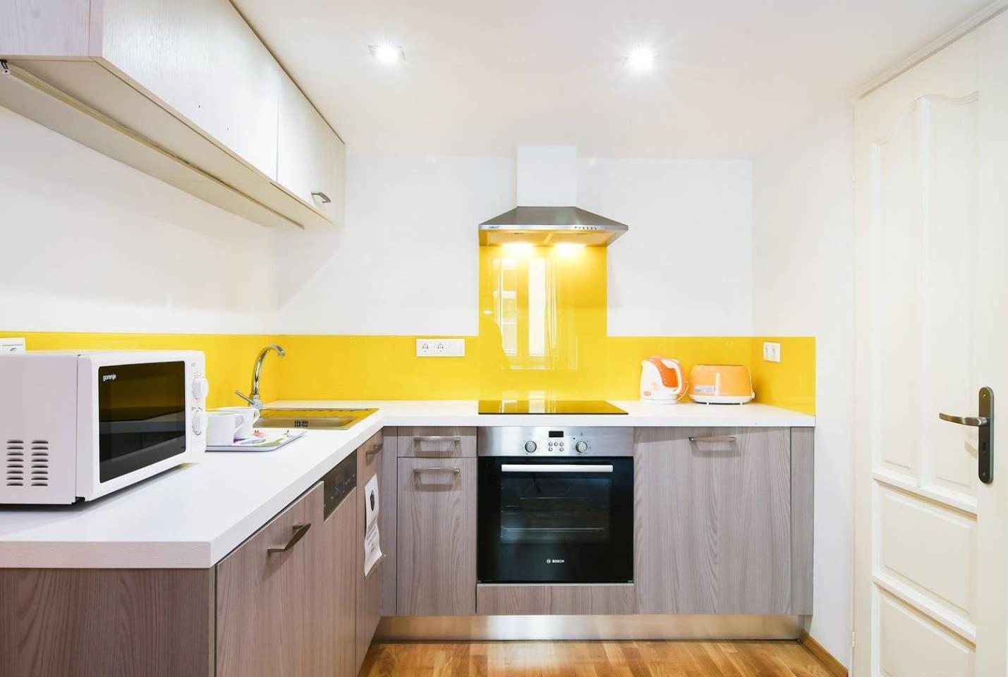 Central & Colorful Studio With Air Conditioning 布达佩斯 外观 照片