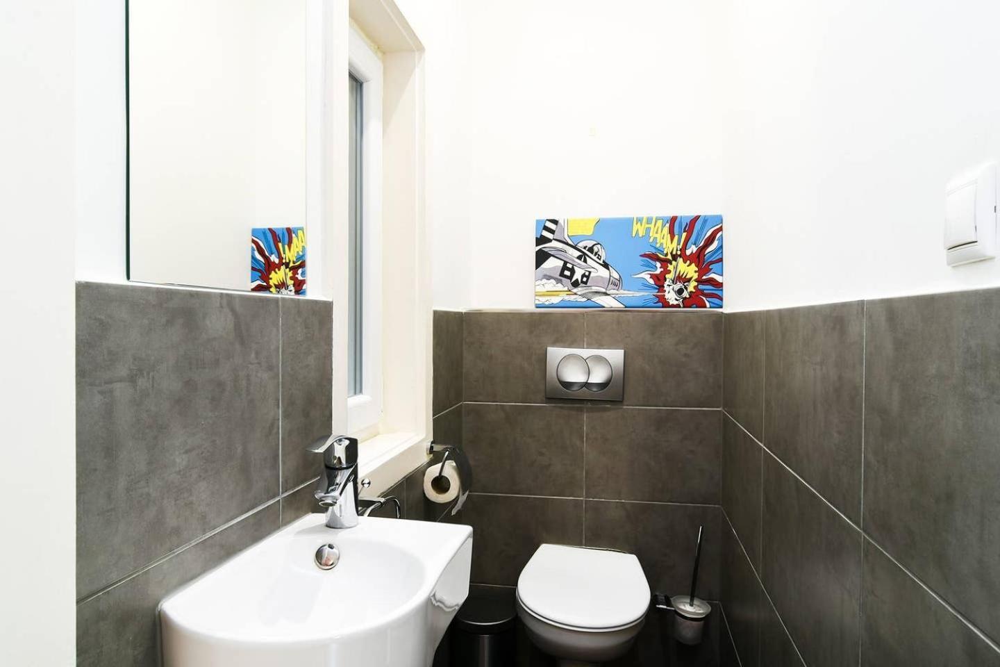 Central & Colorful Studio With Air Conditioning 布达佩斯 外观 照片
