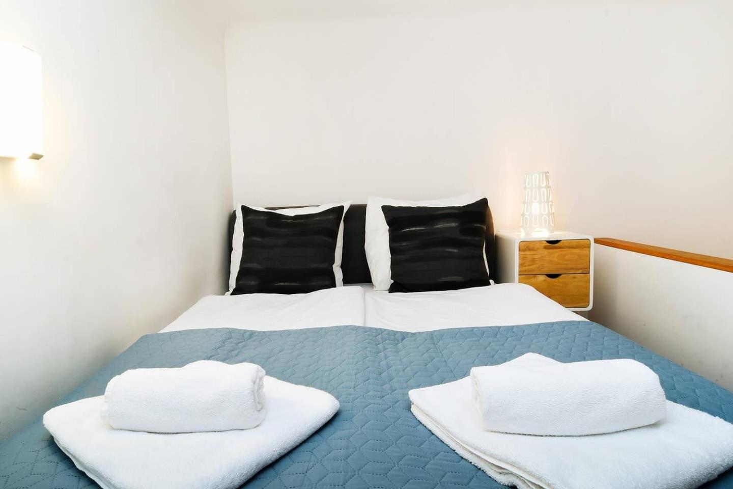 Central & Colorful Studio With Air Conditioning 布达佩斯 外观 照片