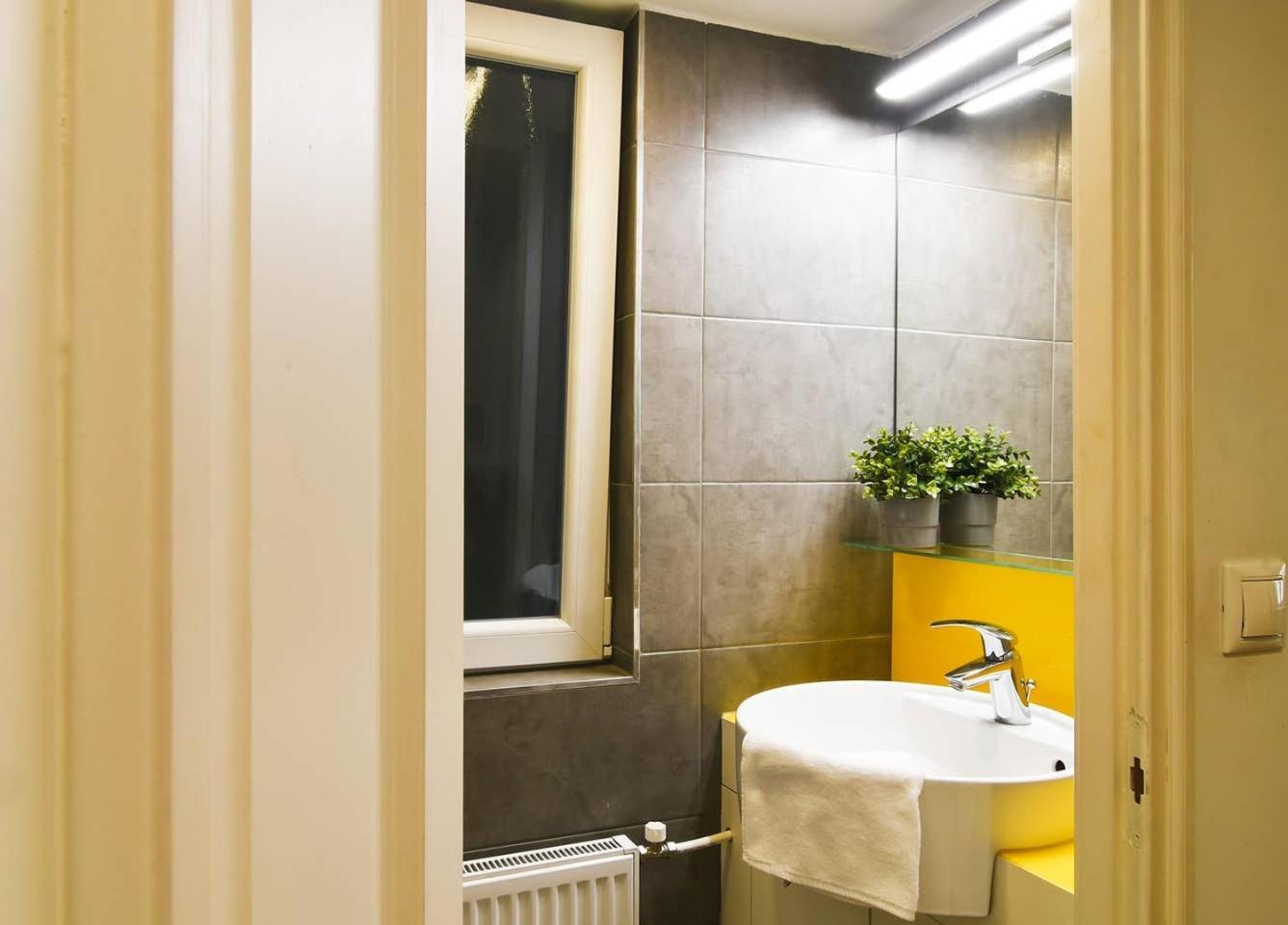 Central & Colorful Studio With Air Conditioning 布达佩斯 外观 照片