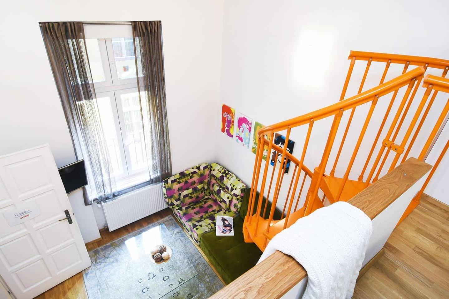 Central & Colorful Studio With Air Conditioning 布达佩斯 外观 照片